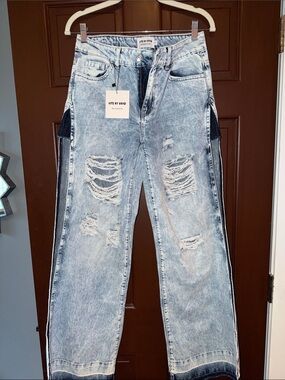 LITZ by UNIQ Relaxed Light Blue Distressed Jeans with Relaxed Wide Leg